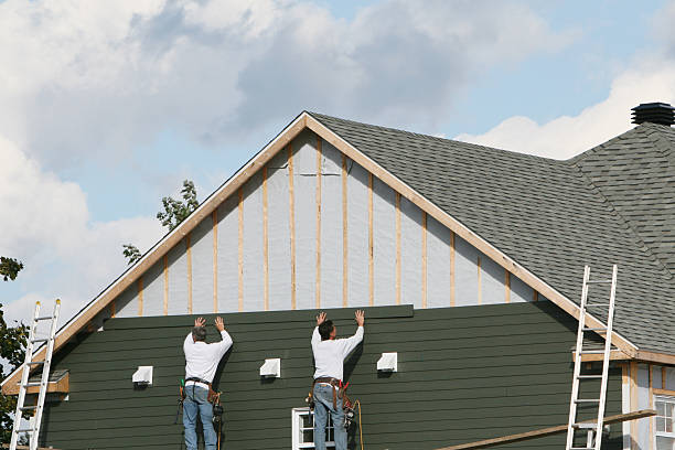 Professional Siding technician working in Edison, GA